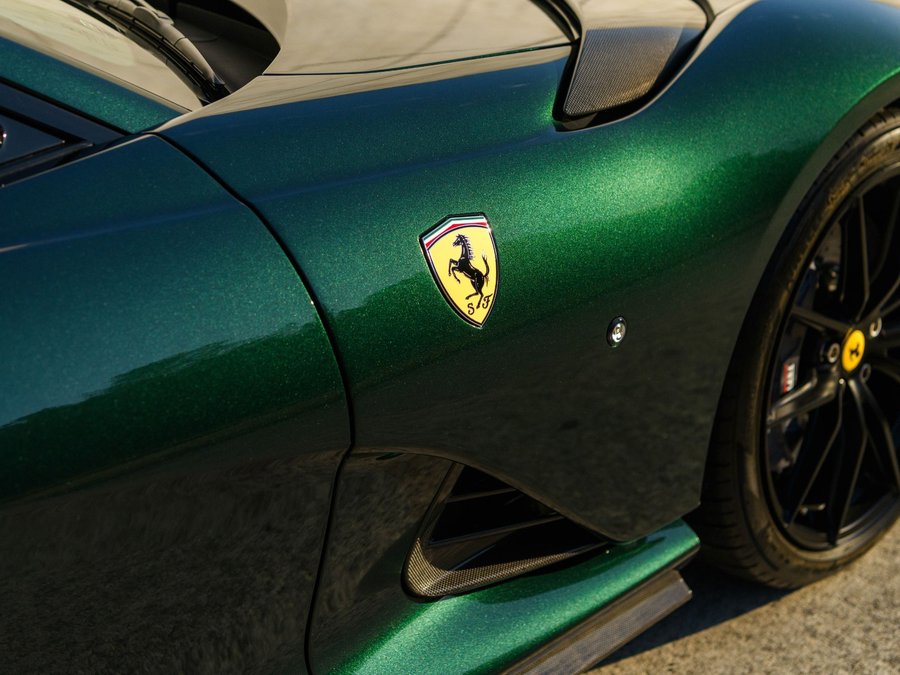 Used 2022 Ferrari 812 Competizione image 9