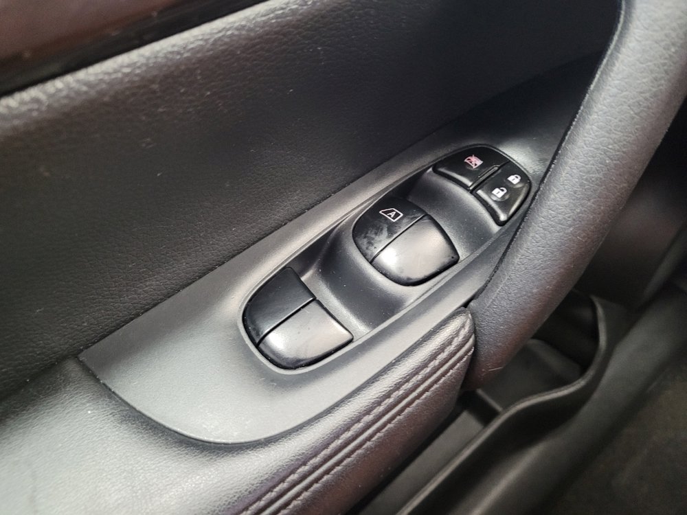 Used 2018 Nissan Rogue SV AWD/4WD image 27