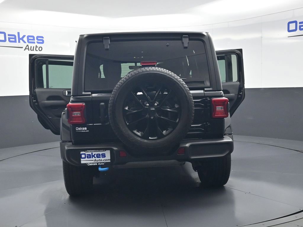 Used 2023 Jeep Wrangler Unlimited Sahara w/ Cold Weather Group AWD/4WD image 57