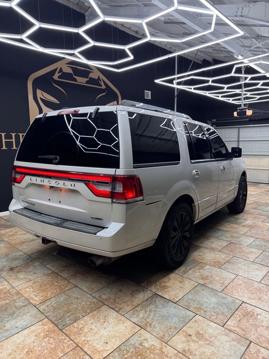 Used 2016 Lincoln Navigator Select RWD image 2