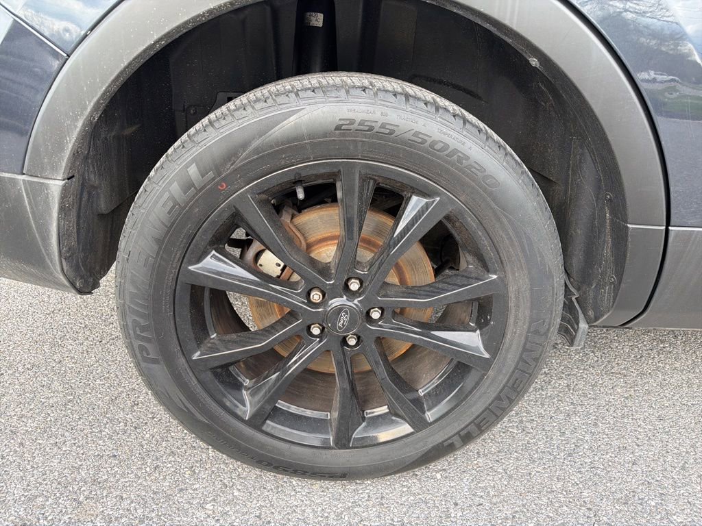 Used 2017 Ford Explorer XLT w/ Equipment Group 202A AWD/4WD image 12
