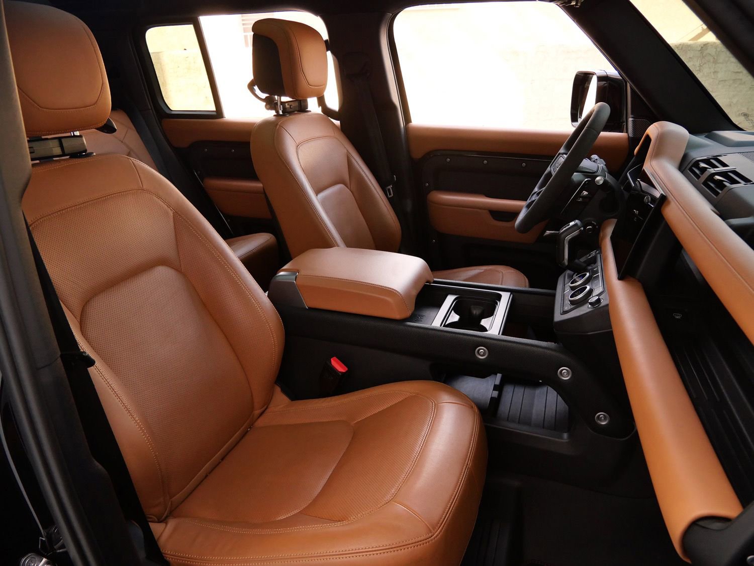 Used 2024 Land Rover Defender 110 V8 image 25