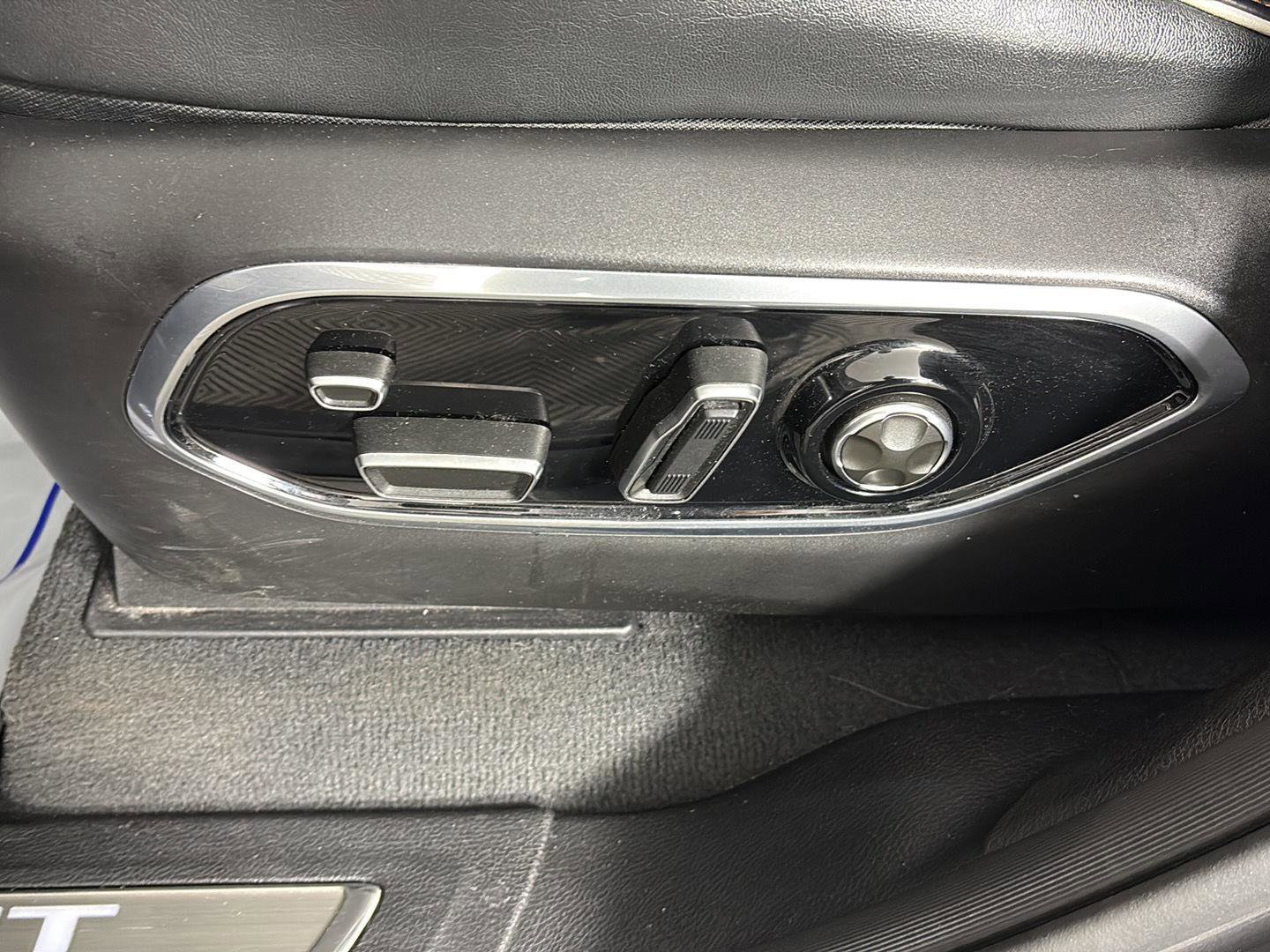 Used 2022 Jeep Grand Cherokee Summit w/ Advanced Protech Group IV image 25