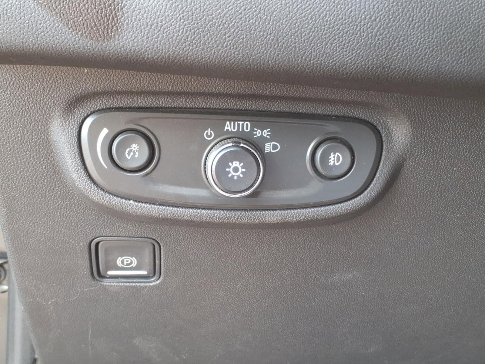 Used 2024 GMC Terrain SLT AWD/4WD image 18