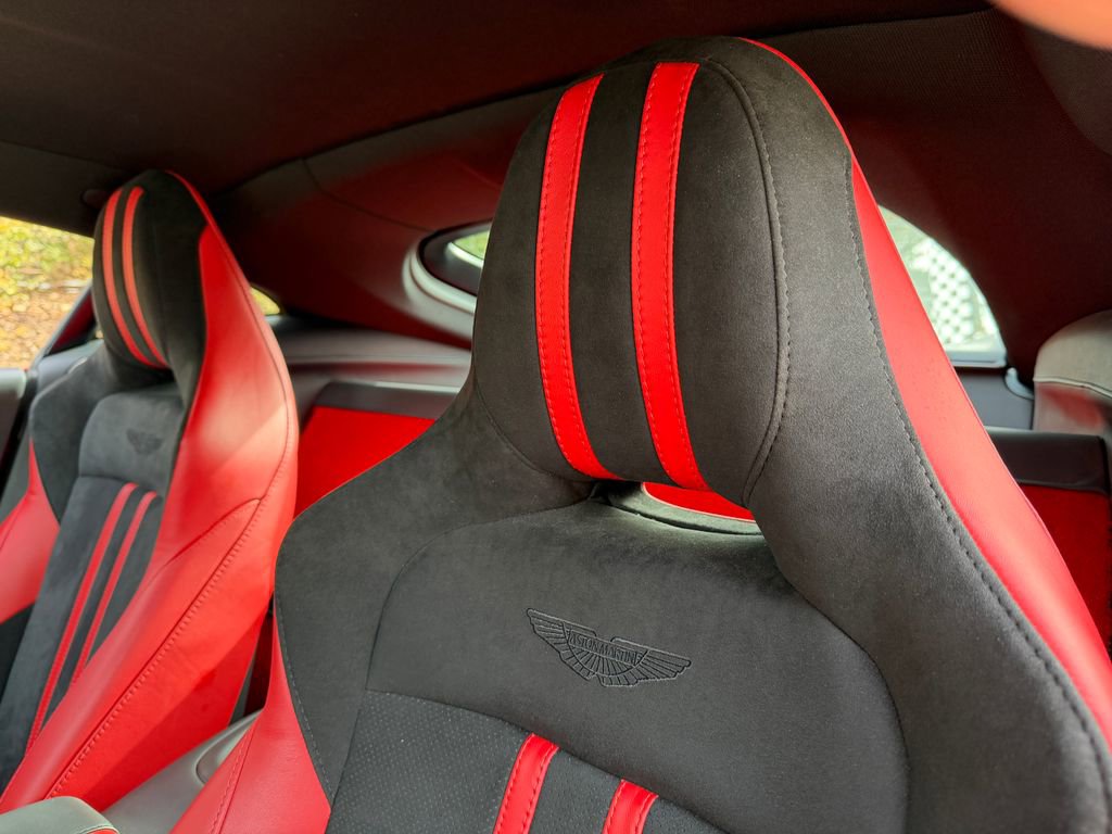 Used 2023 Aston Martin V8 Vantage Coupe image 39