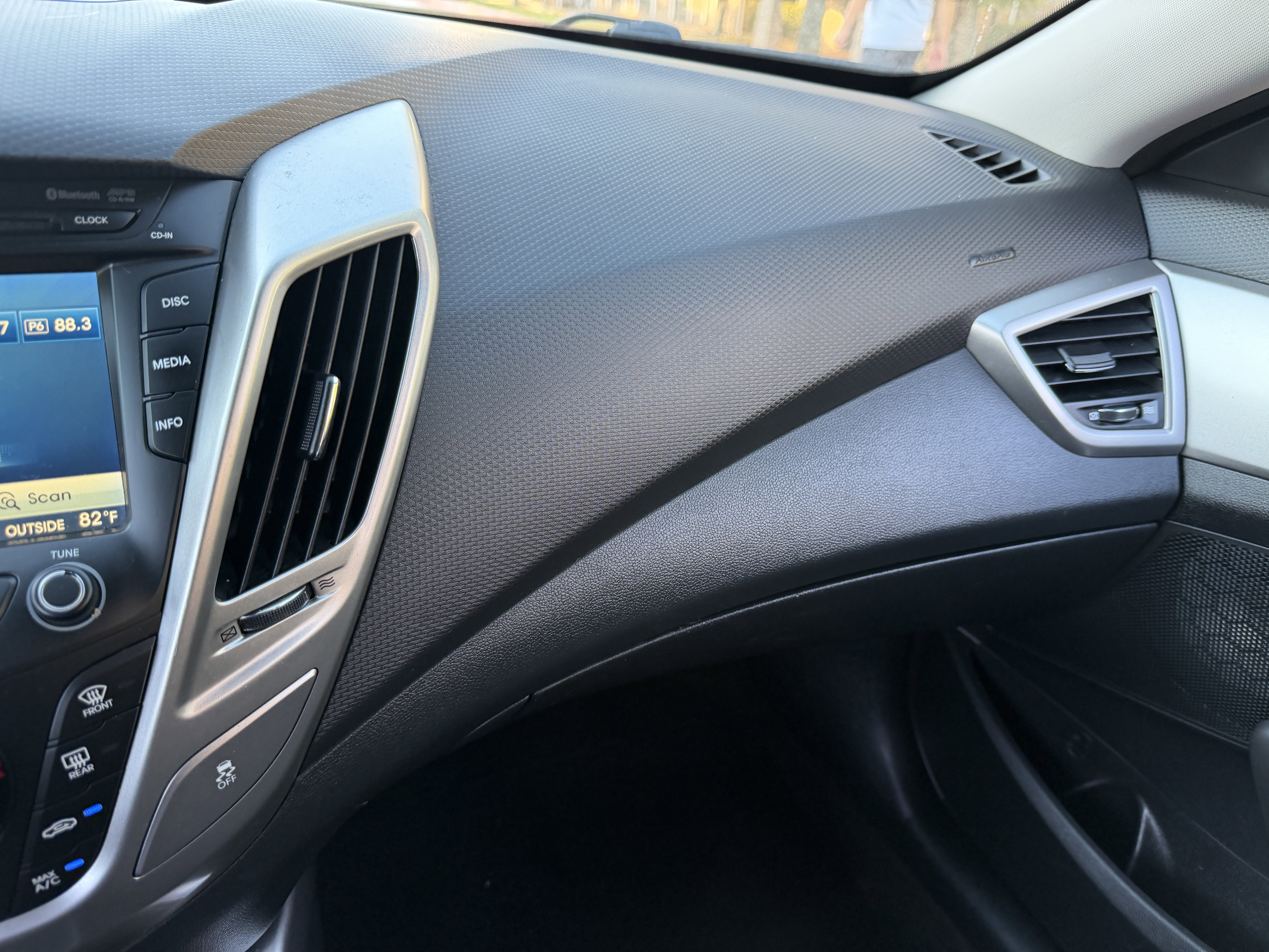 Used 2016 Hyundai Veloster 3dr Cpe Man image 31