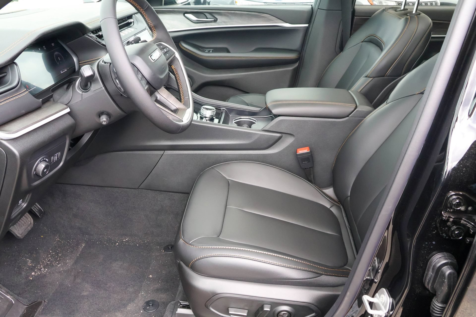 New 2026 Jeep Grand Cherokee L Limited AWD/4WD image 4