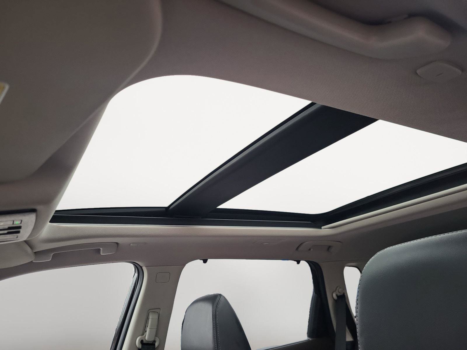 Used 2023 Nissan Rogue Platinum image 18