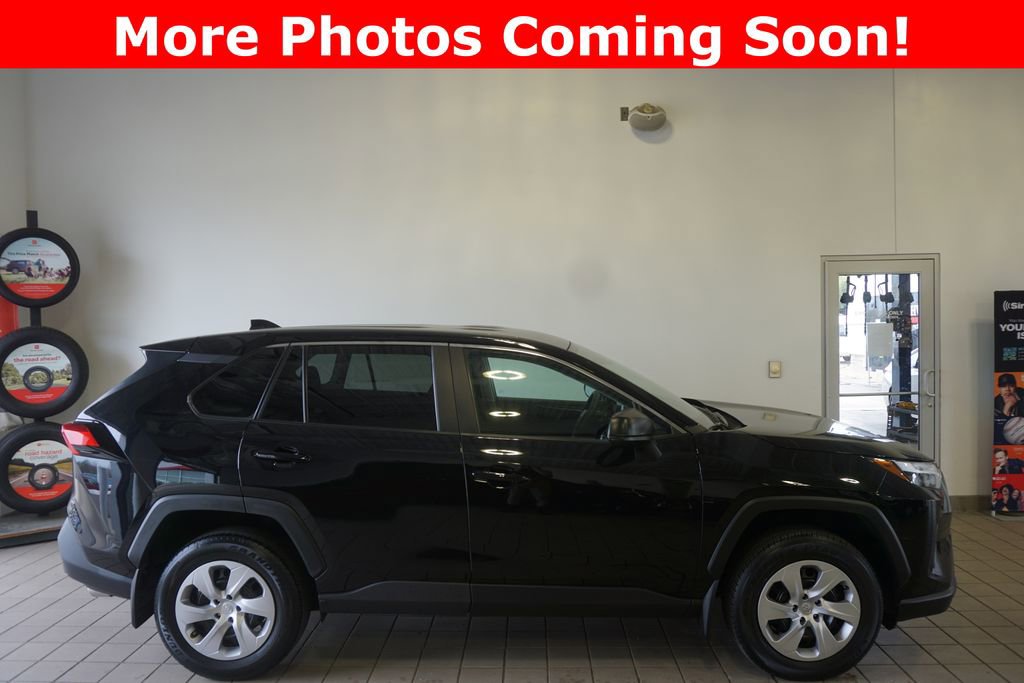 Used 2023 Toyota RAV4 LE AWD/4WD image 2