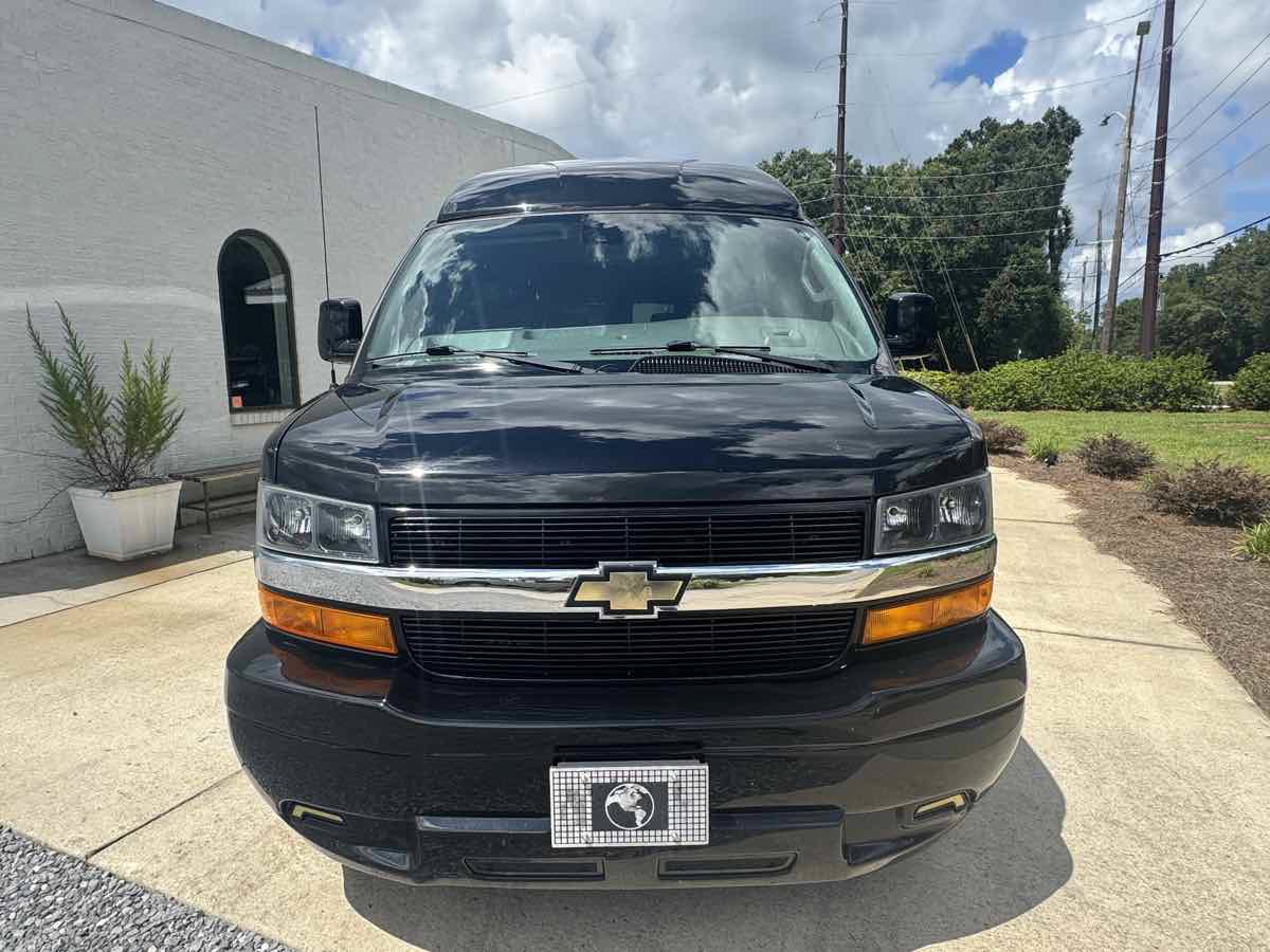 Used 2021 Chevrolet Express 2500 w/ Enhanced Convenience Package RWD image 3