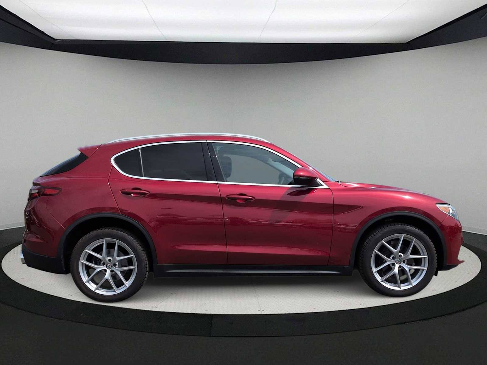 Used 2019 Alfa Romeo Stelvio Ti w/ TI Performance Package image 9