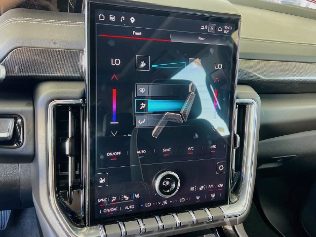 New 2026 GMC Yukon Elevation w/ Elevation Premium Package AWD/4WD image 11