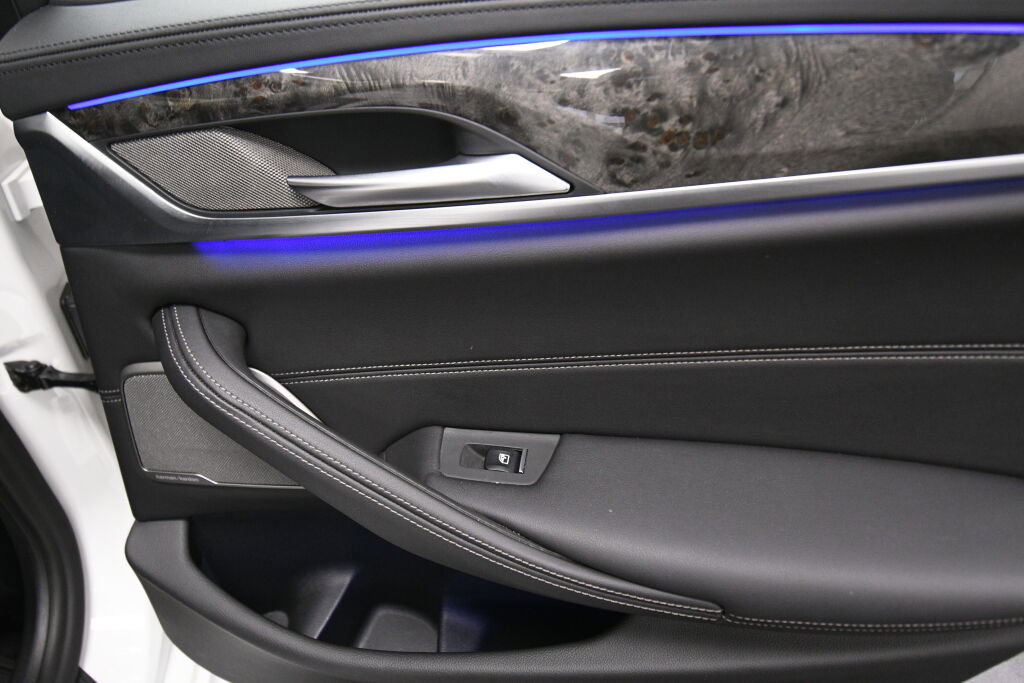 Used 2022 BMW M550i xDrive w/ Executive Package image 27