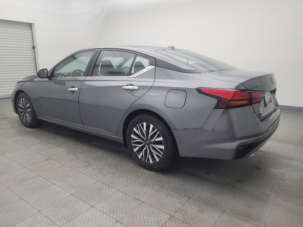 Used 2023 Nissan Altima 2.5 SV image 3