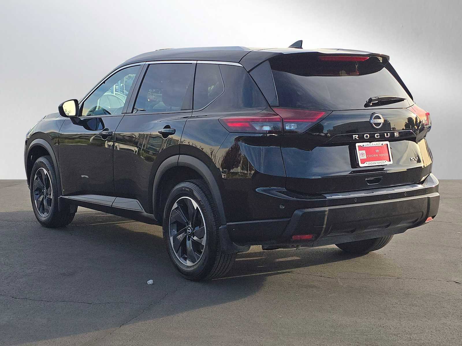 Used 2024 Nissan Rogue SV w/ SV Premium Package image 5