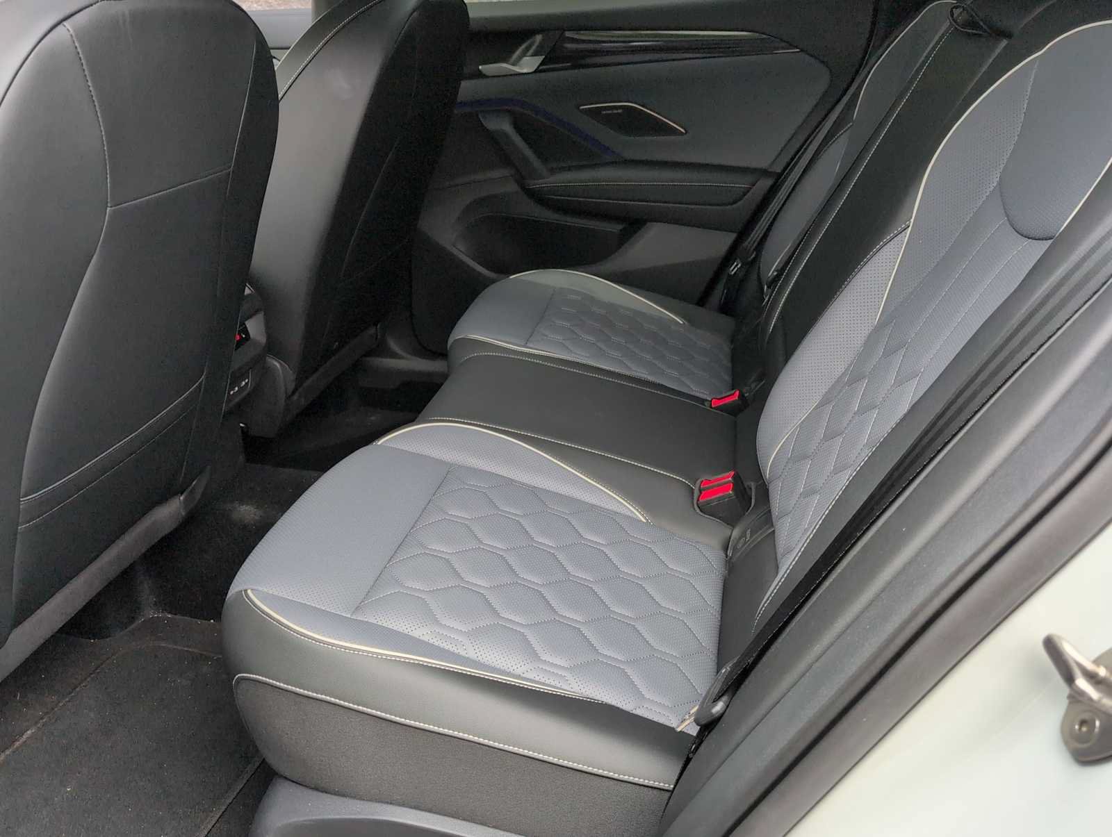 Used 2025 Volkswagen Tiguan SEL R-Line AWD/4WD image 19