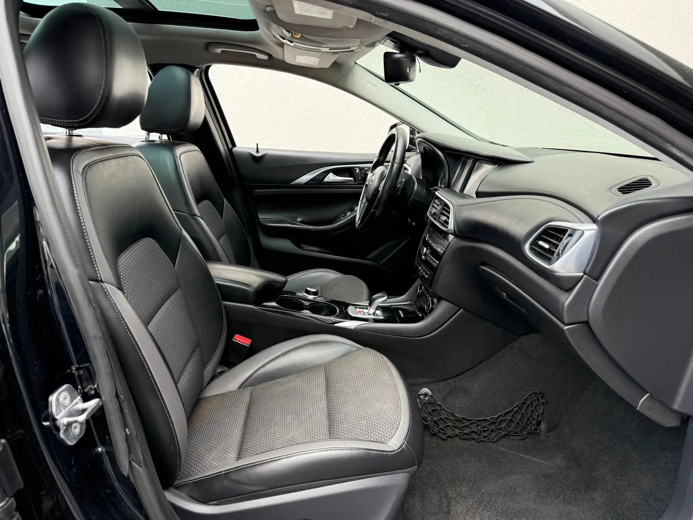 Used 2019 INFINITI QX30 AWD w/ Navigation Package image 16