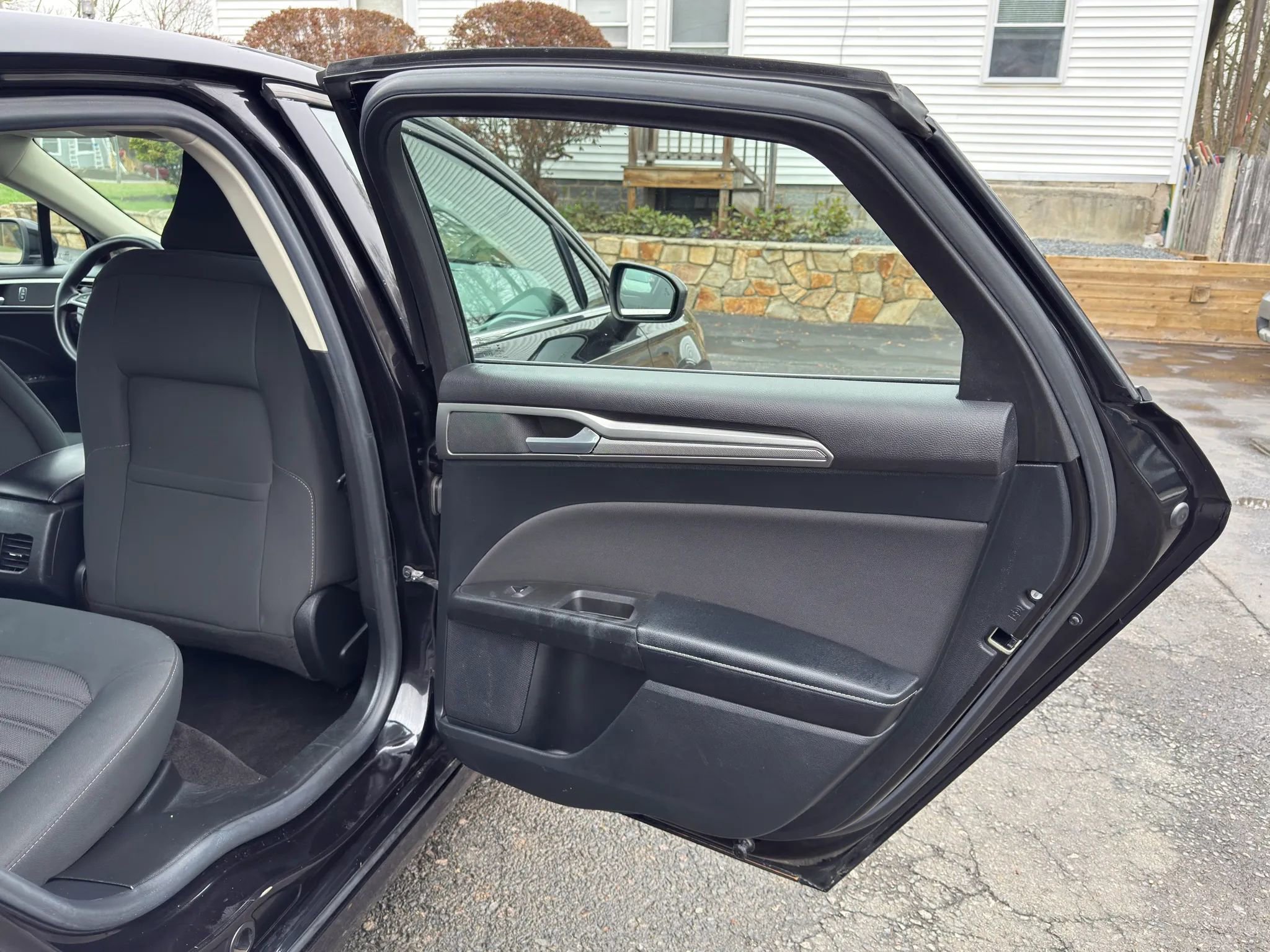 Used 2019 Ford Fusion SE AWD/4WD image 17