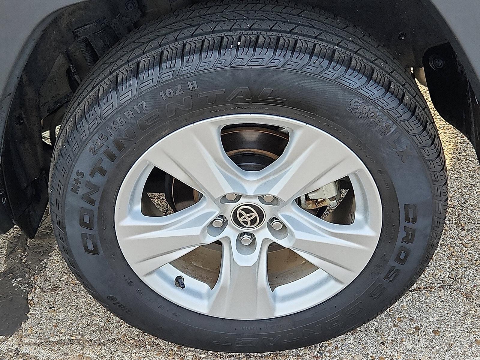 Used 2021 Toyota RAV4 XLE w/ XLE Grade Weather Package image 7