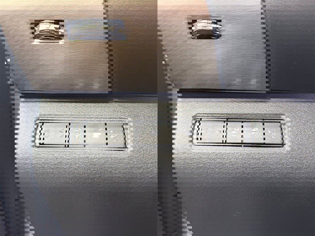 Used 2023 Nissan Pathfinder Platinum w/ Lighting Package (N92) image 19