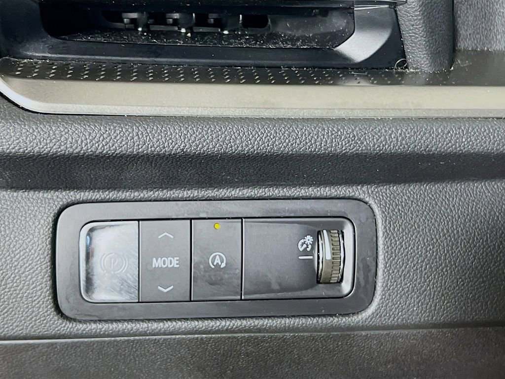 Used 2025 Chevrolet Traverse LT FWD image 12