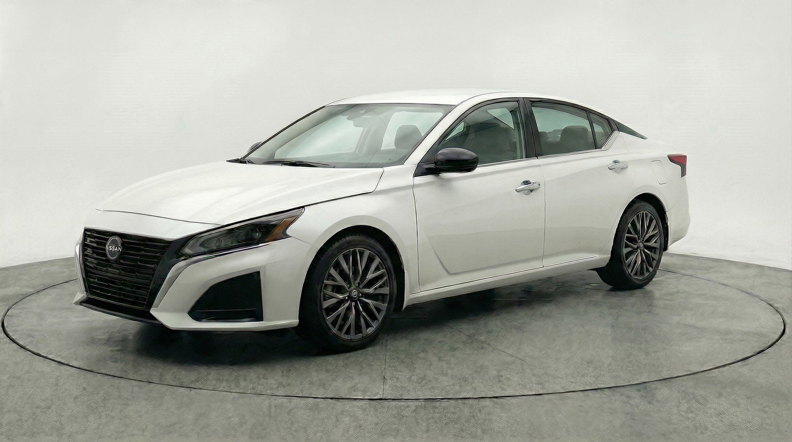 Used 2025 Nissan Altima 2.5 SV image 3