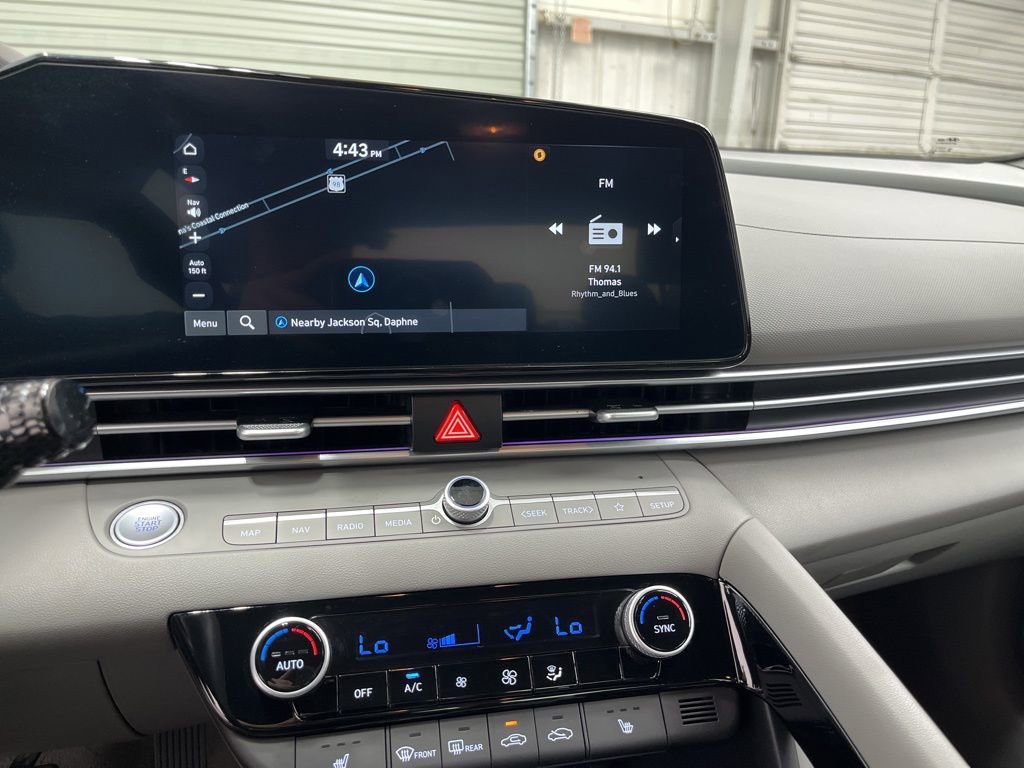 Used 2025 Hyundai Elantra SEL image 24