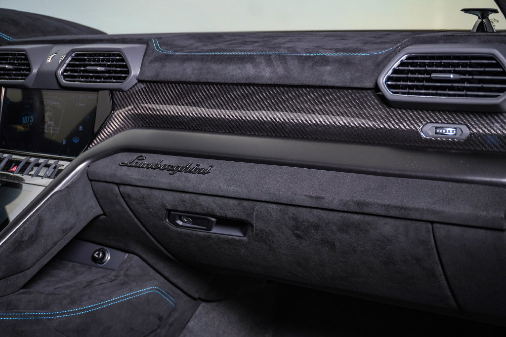 Used 2024 Lamborghini Urus Performante AWD/4WD image 19