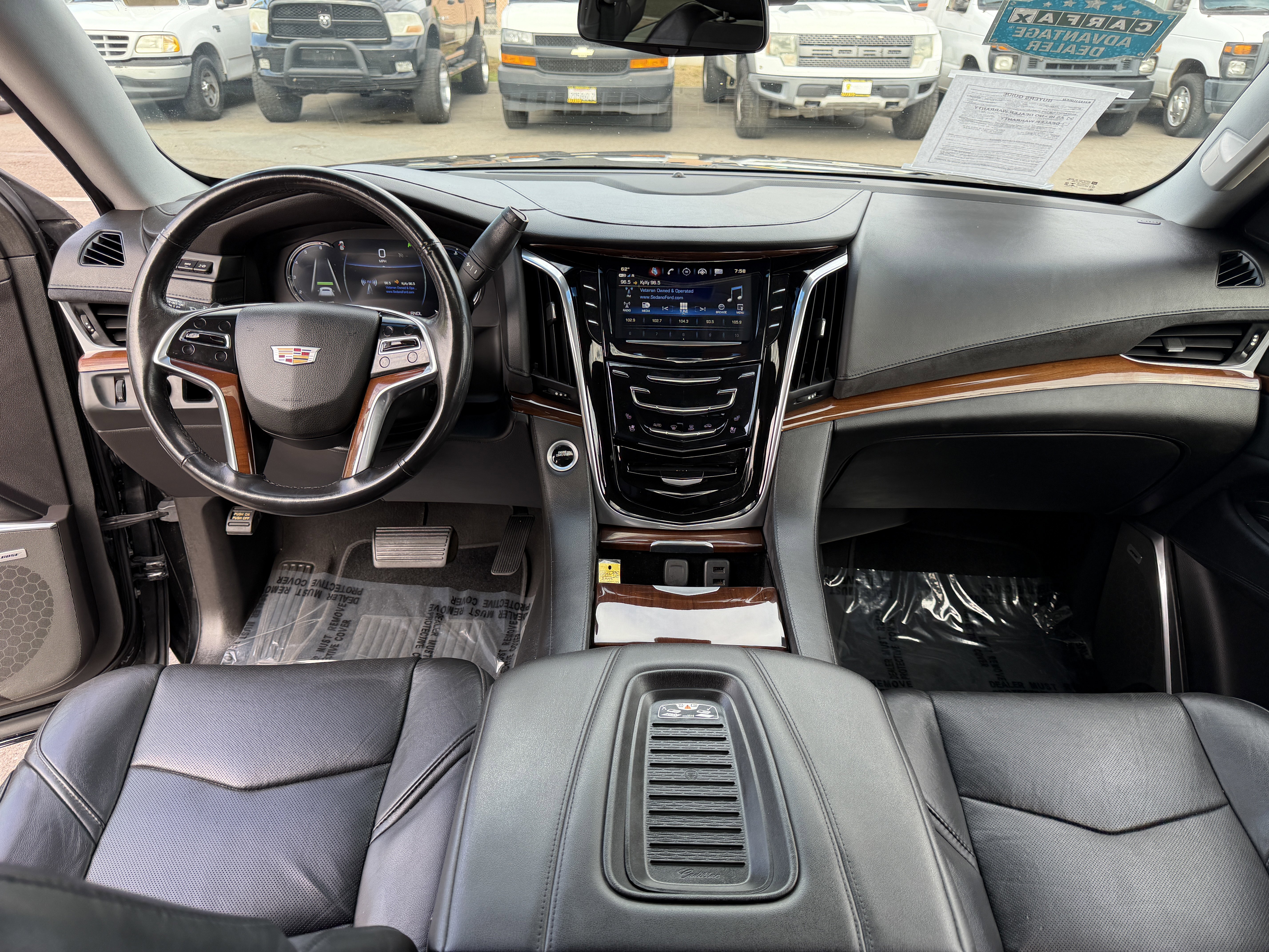 Used 2019 Cadillac Escalade ESV Luxury RWD image 17