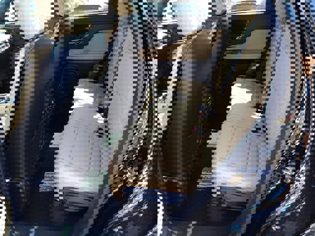 New 2023 Lincoln Corsair Reserve w/ Equipment Group 202A image 34