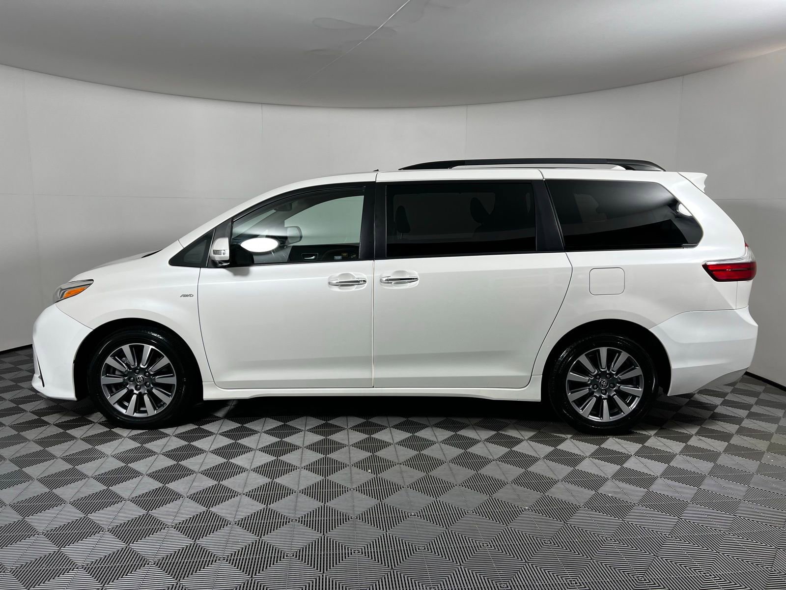 Certified 2020 Toyota Sienna Limited Premium image 8