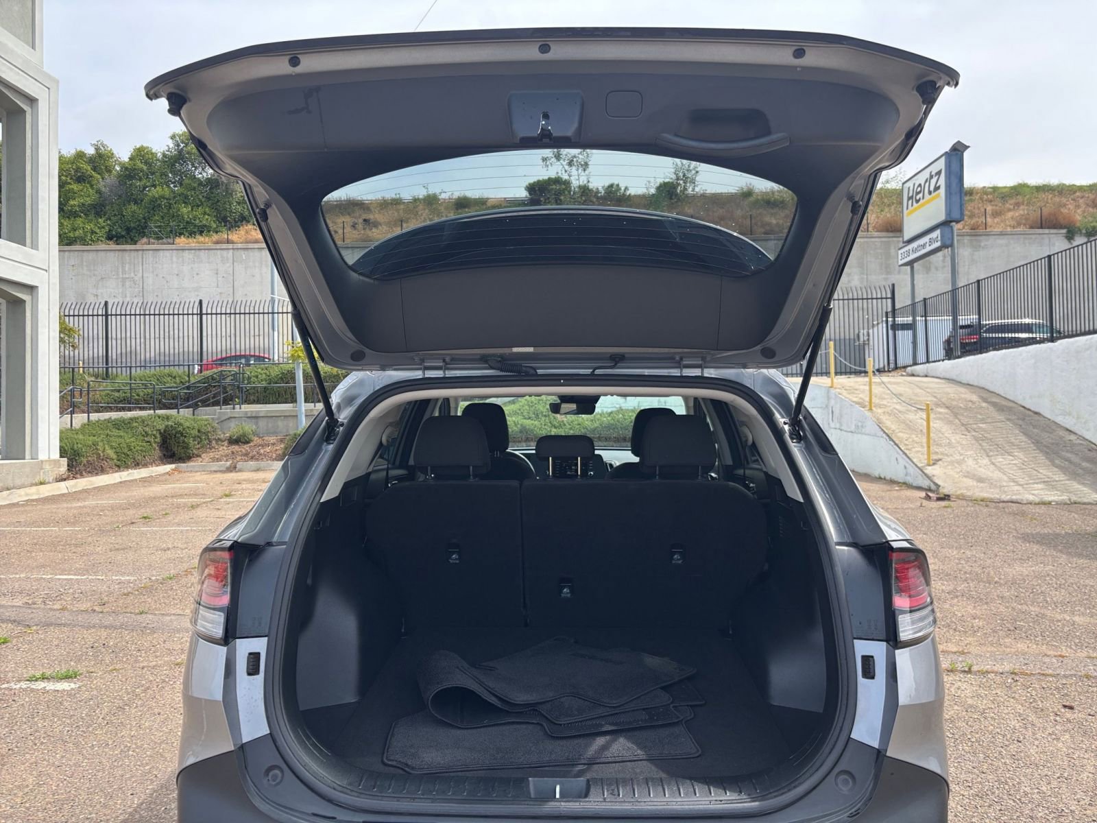 Used 2025 Kia Sportage LX FWD image 30