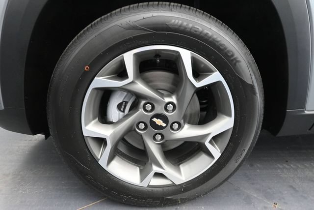New 2026 Chevrolet Trax LT w/ Sunroof Package FWD image 17