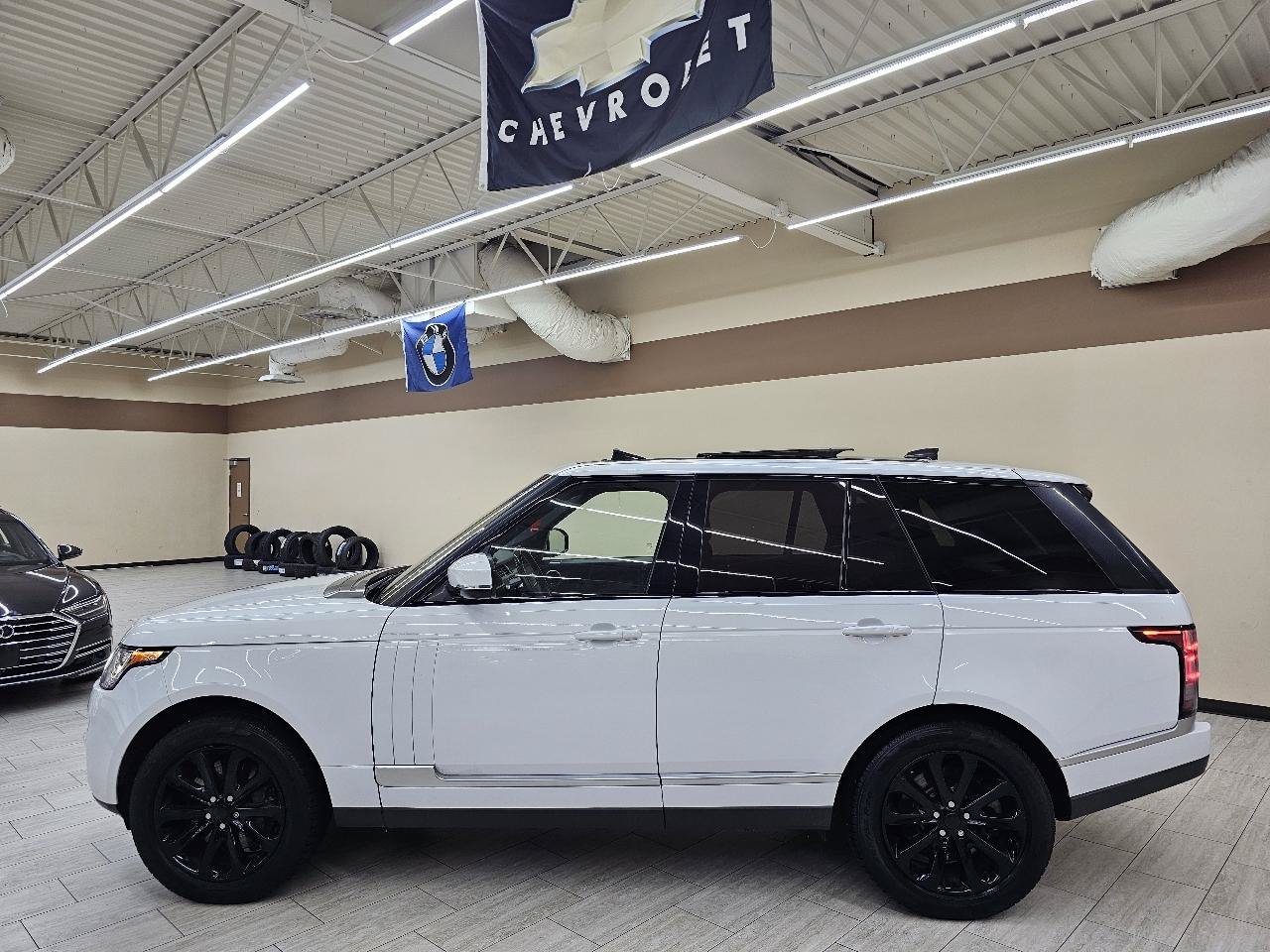 Used 2017 Land Rover Range Rover HSE AWD/4WD image 9