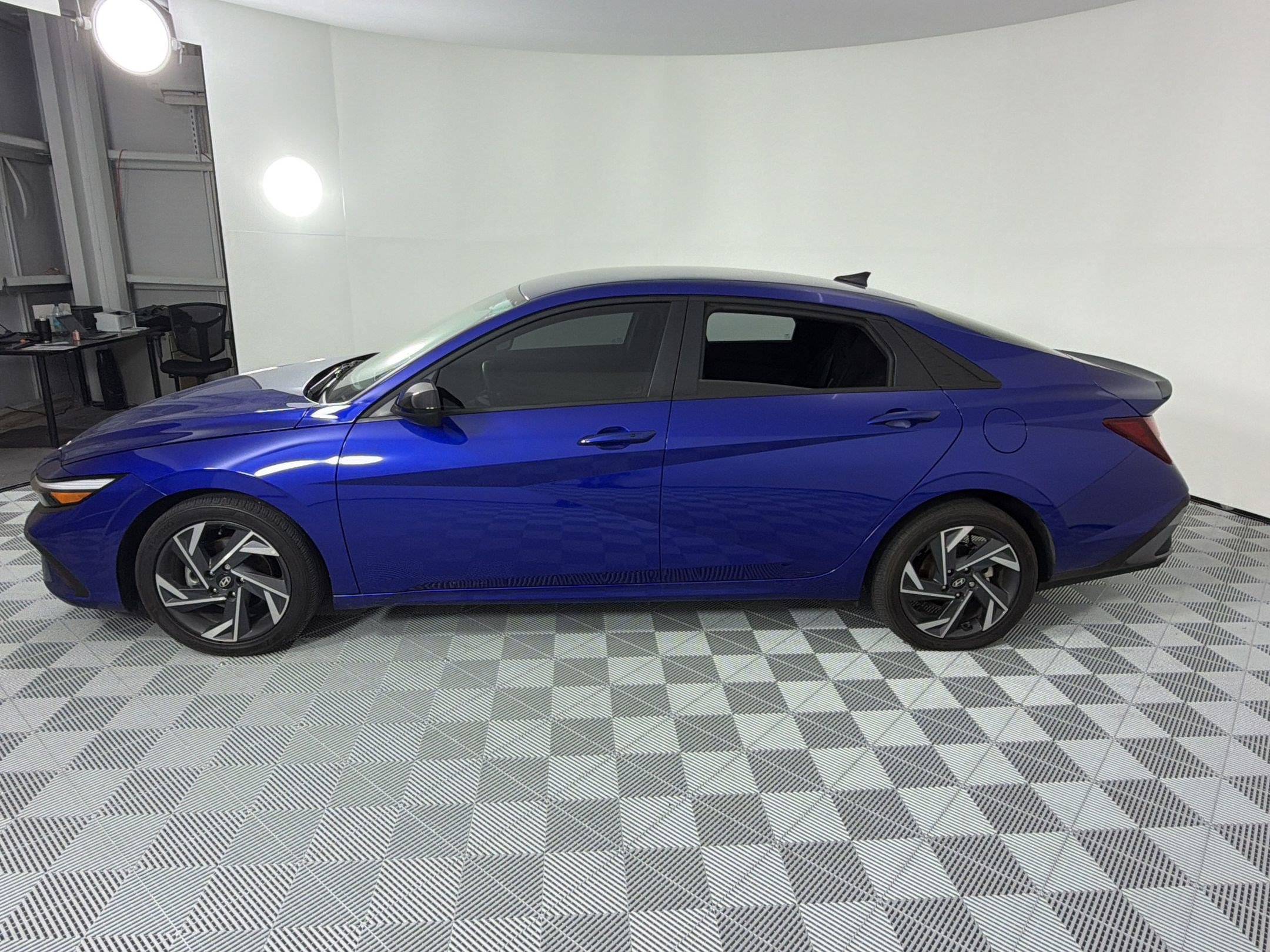 Used 2025 Hyundai Elantra Sport FWD image 2