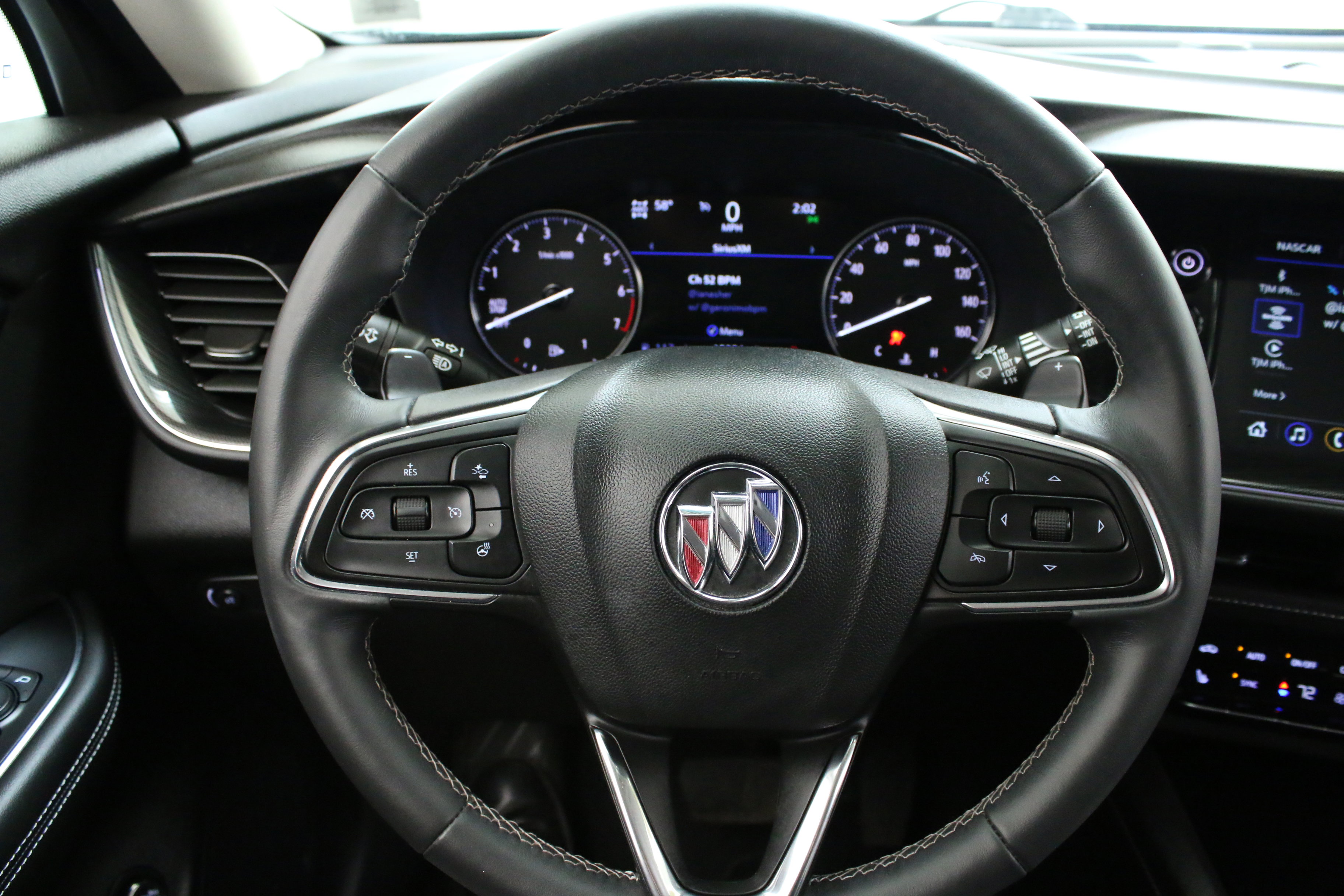 Used 2023 Buick Envision Essence image 13