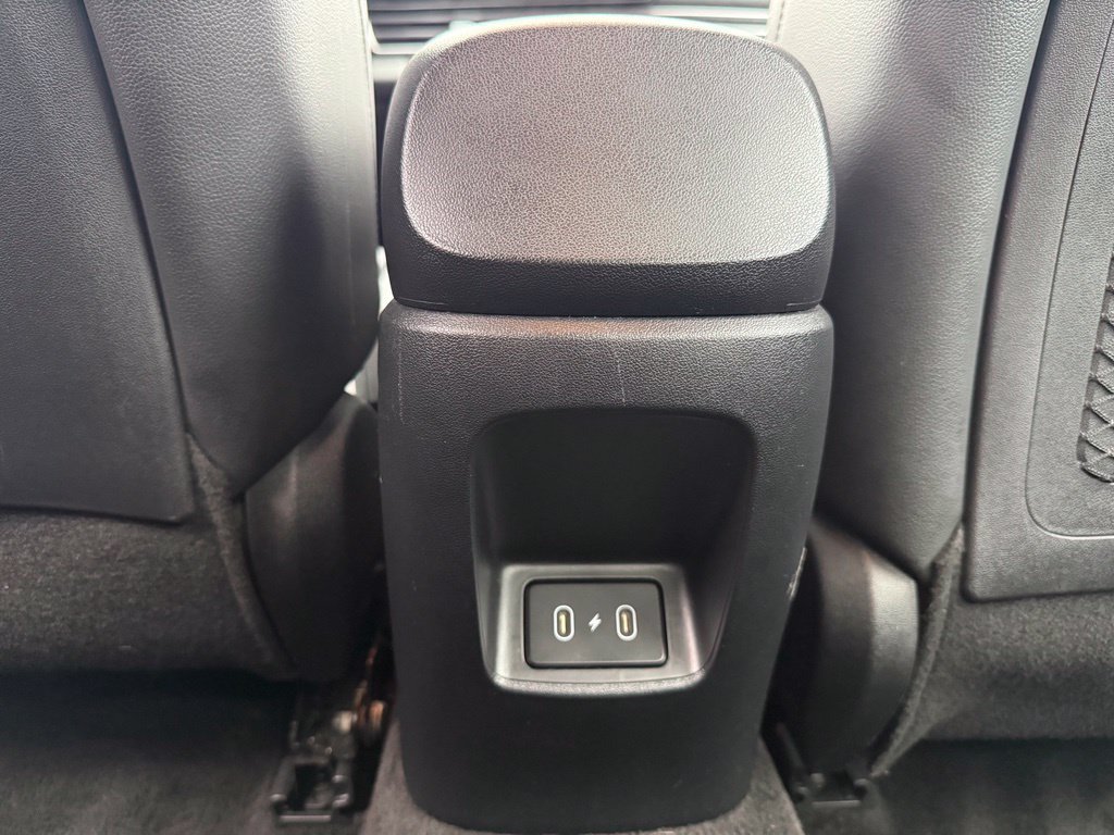 Used 2025 Hyundai Elantra Limited FWD image 11