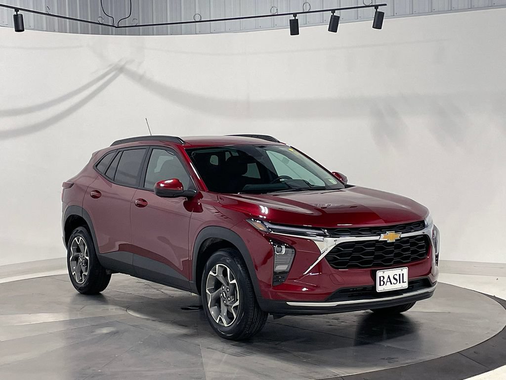 Used 2025 Chevrolet Trax LT FWD image 38