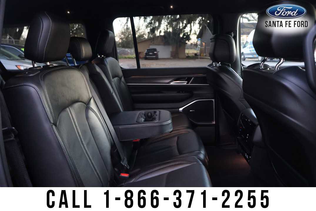 Used 2024 Jeep Wagoneer L Series II w/ Flexible Seating Group AWD/4WD image 20