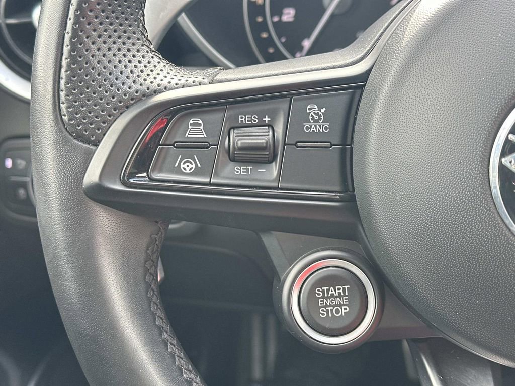 Used 2022 Alfa Romeo Giulia Veloce image 23