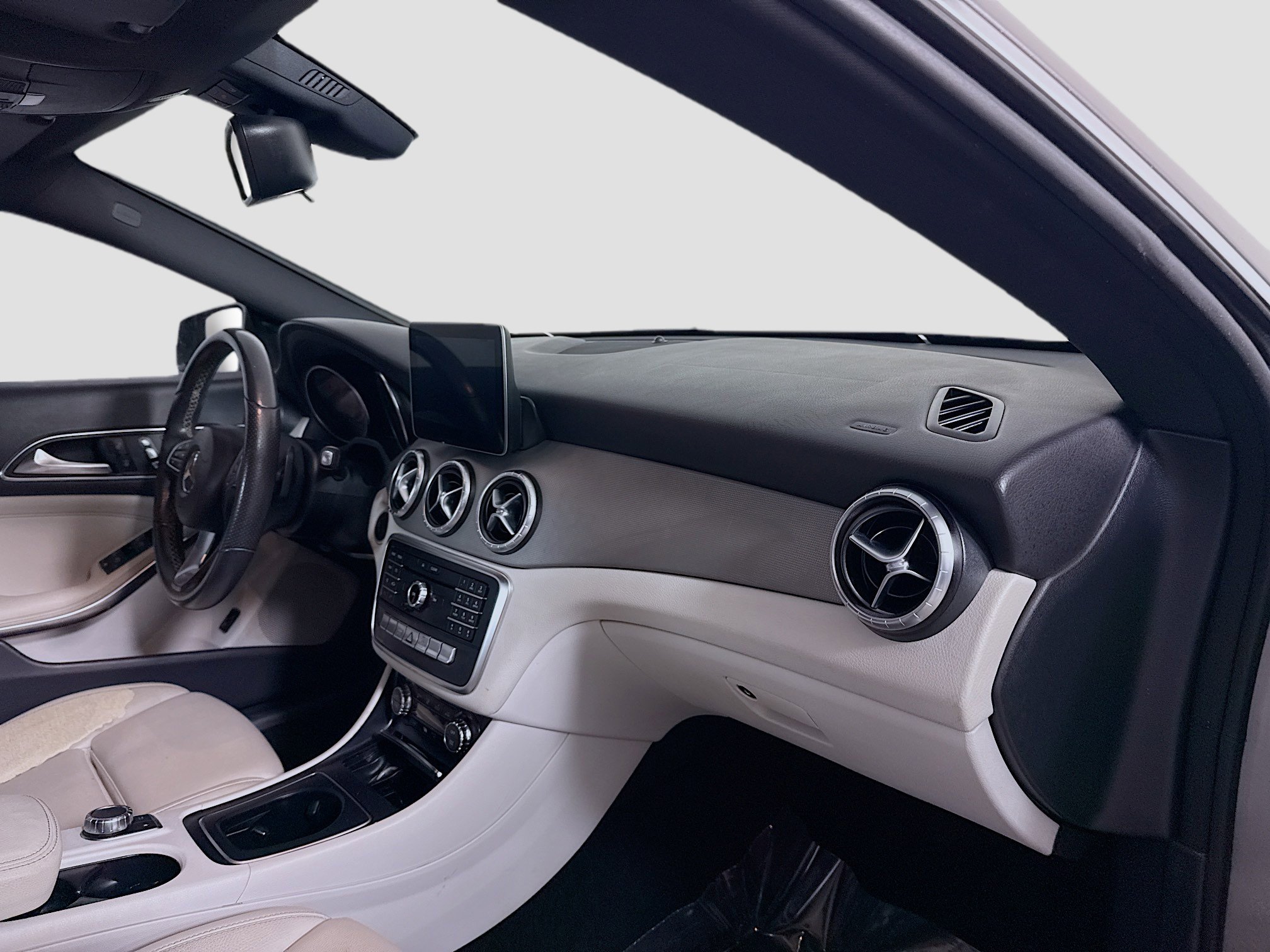 Used 2018 Mercedes-Benz CLA 250 image 29