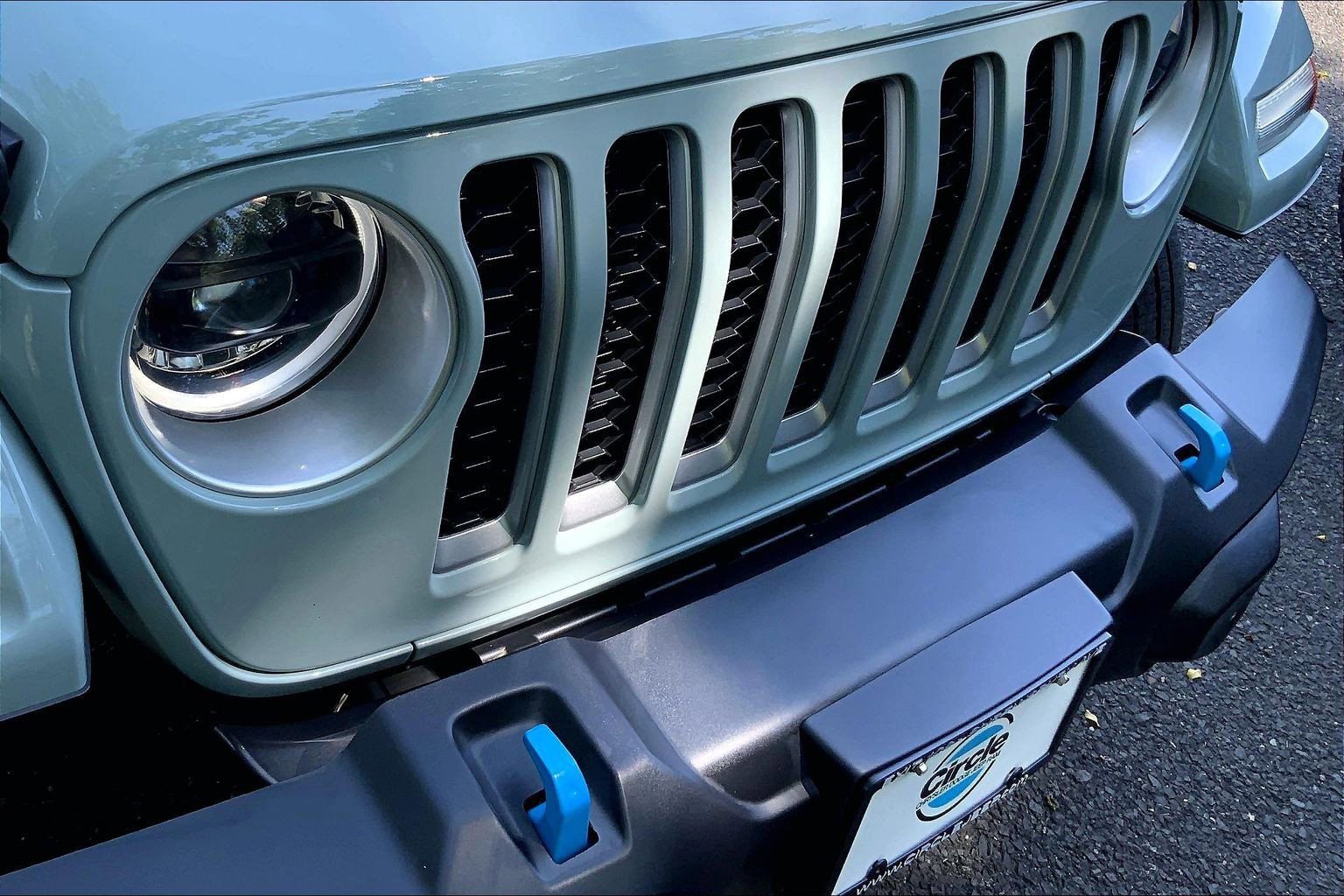 Used 2023 Jeep Wrangler Unlimited Sahara w/ Cold Weather Group AWD/4WD image 25