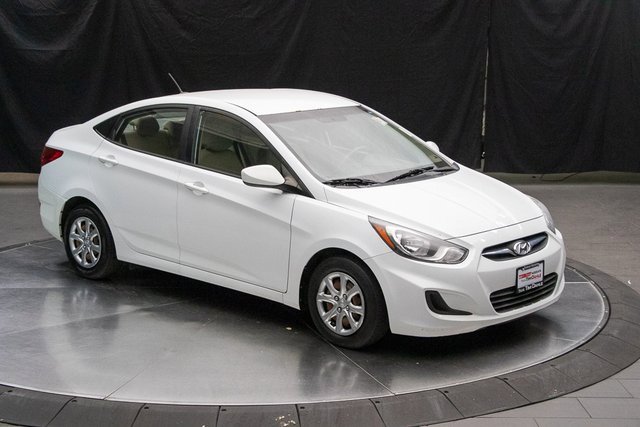 Used 2014 Hyundai Accent GLS image 2