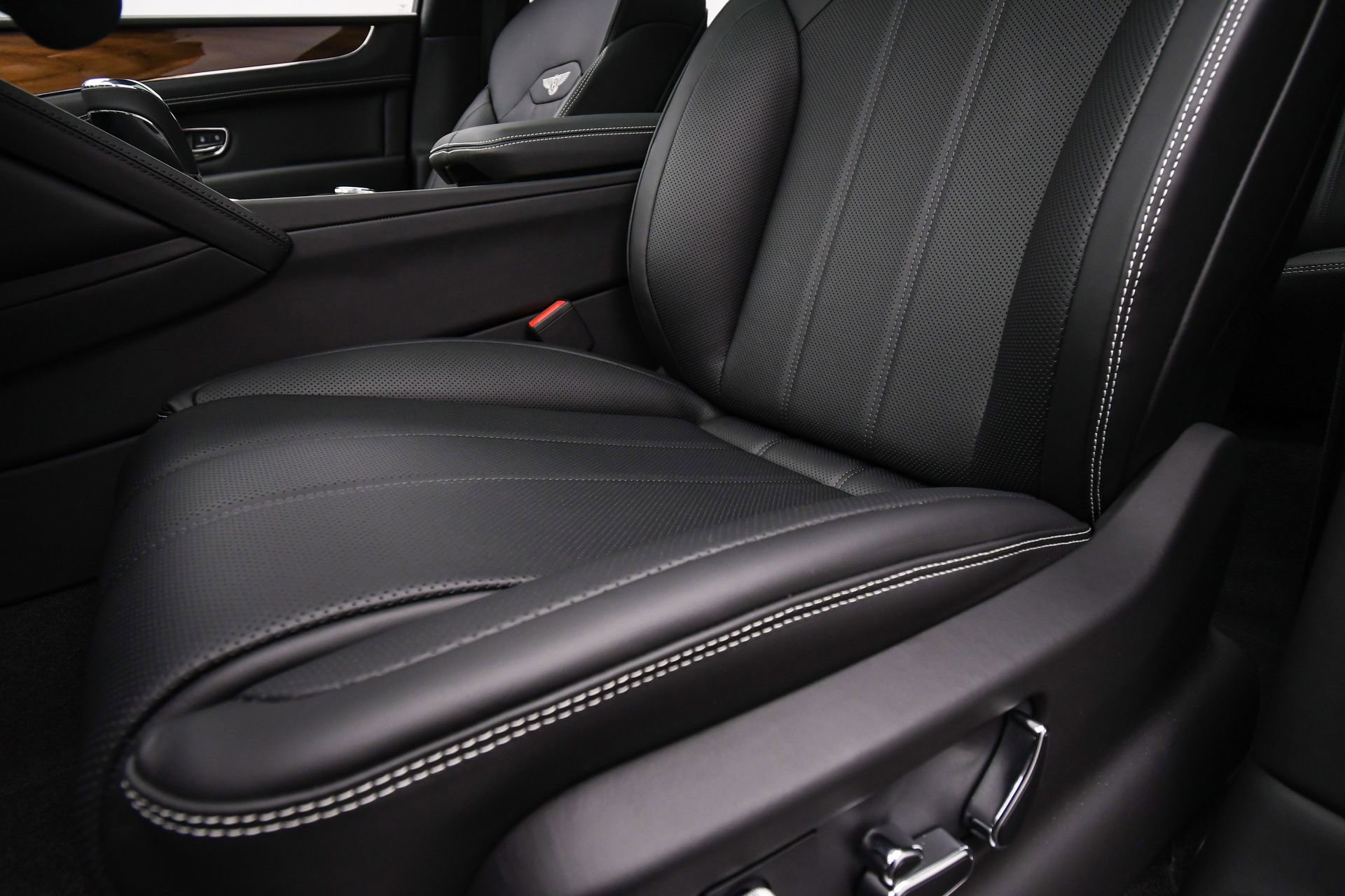 New 2025 Bentley Bentayga image 48