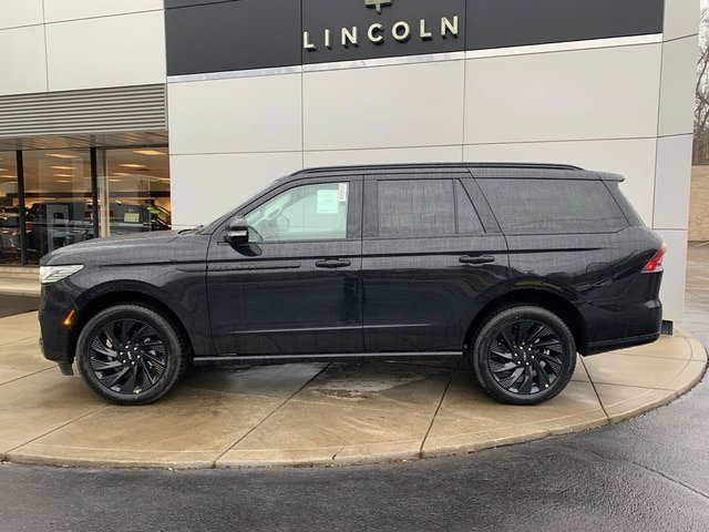 New 2026 Lincoln Navigator Reserve w/ Jet Appearance Package AWD/4WD image 9