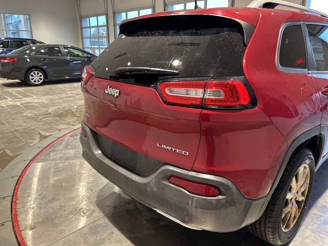 Used 2017 Jeep Cherokee Limited image 7
