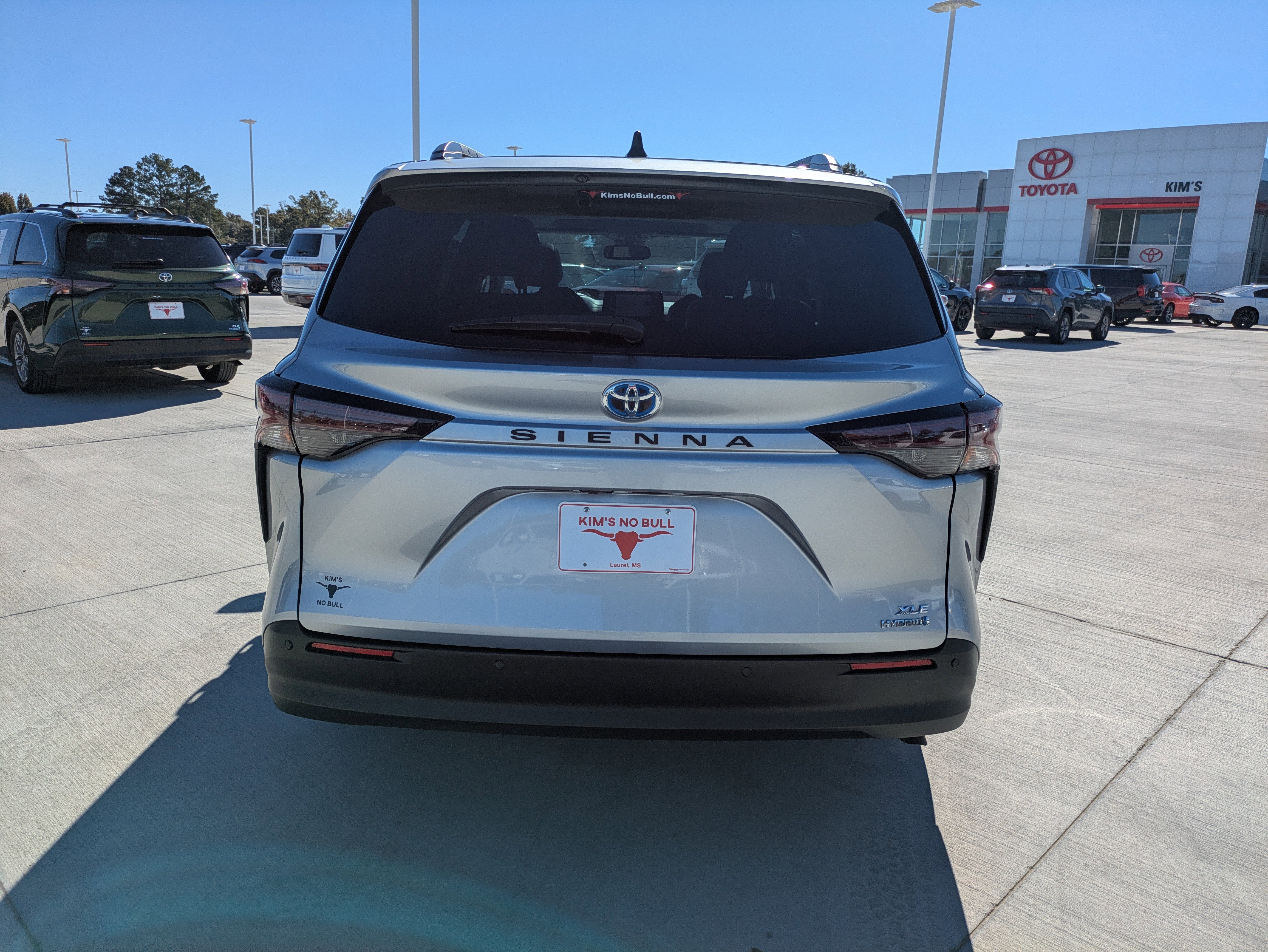 Certified 2023 Toyota Sienna XLE image 6