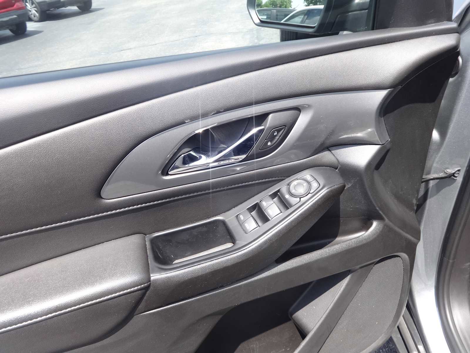 Used 2023 Chevrolet Traverse LT image 16