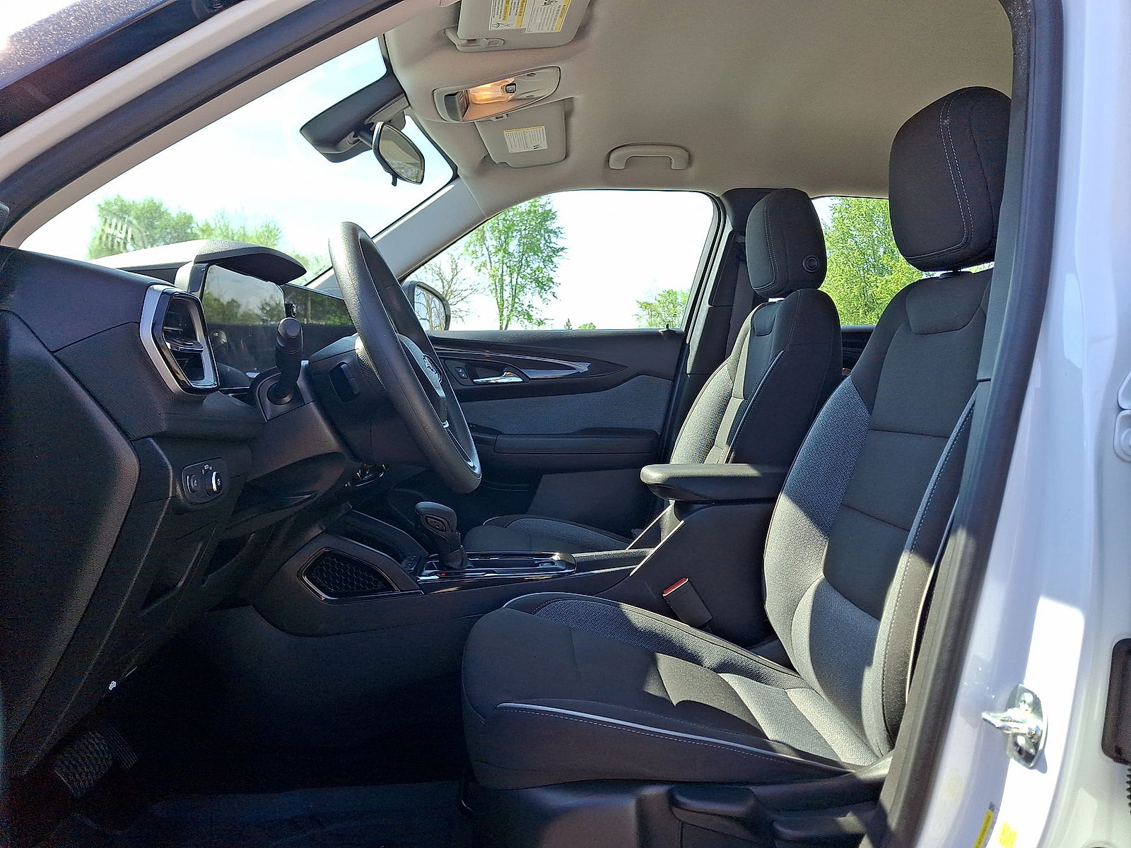 Used 2025 Chevrolet TrailBlazer LS FWD image 11