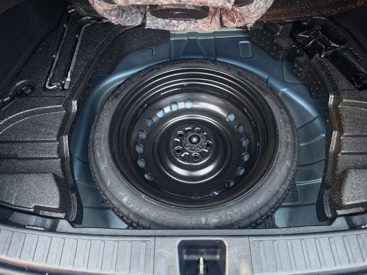 Used 2019 Toyota Prius LE FWD image 30